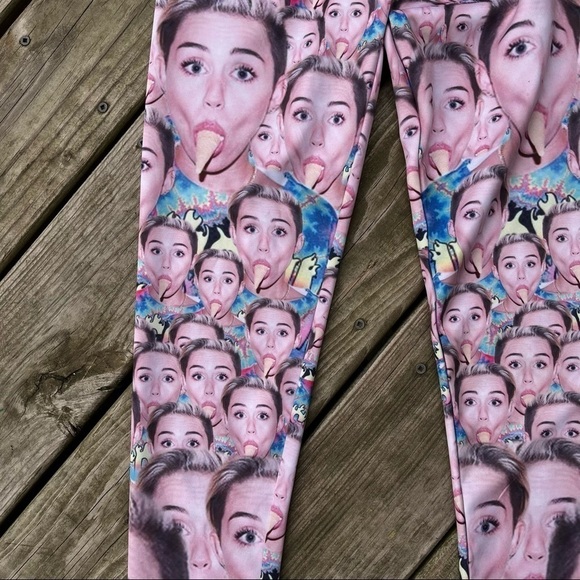 Rare Miley Cyrus Bangerz Tour Ice Cream Leggings Size S - Picture 4 of 8